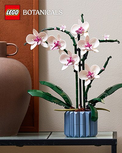 Kategoriebild Lego Botanicals mit einer Lego Orchidee auf einem Tisch 