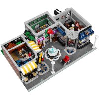 LEGO Advanced Models 10255 Assembly Square