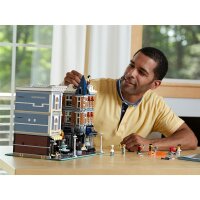 LEGO Advanced Models 10255 Assembly Square