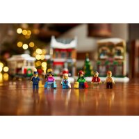 LEGO Icons 10308 Weihnachtlich geschmückte Hauptstraße